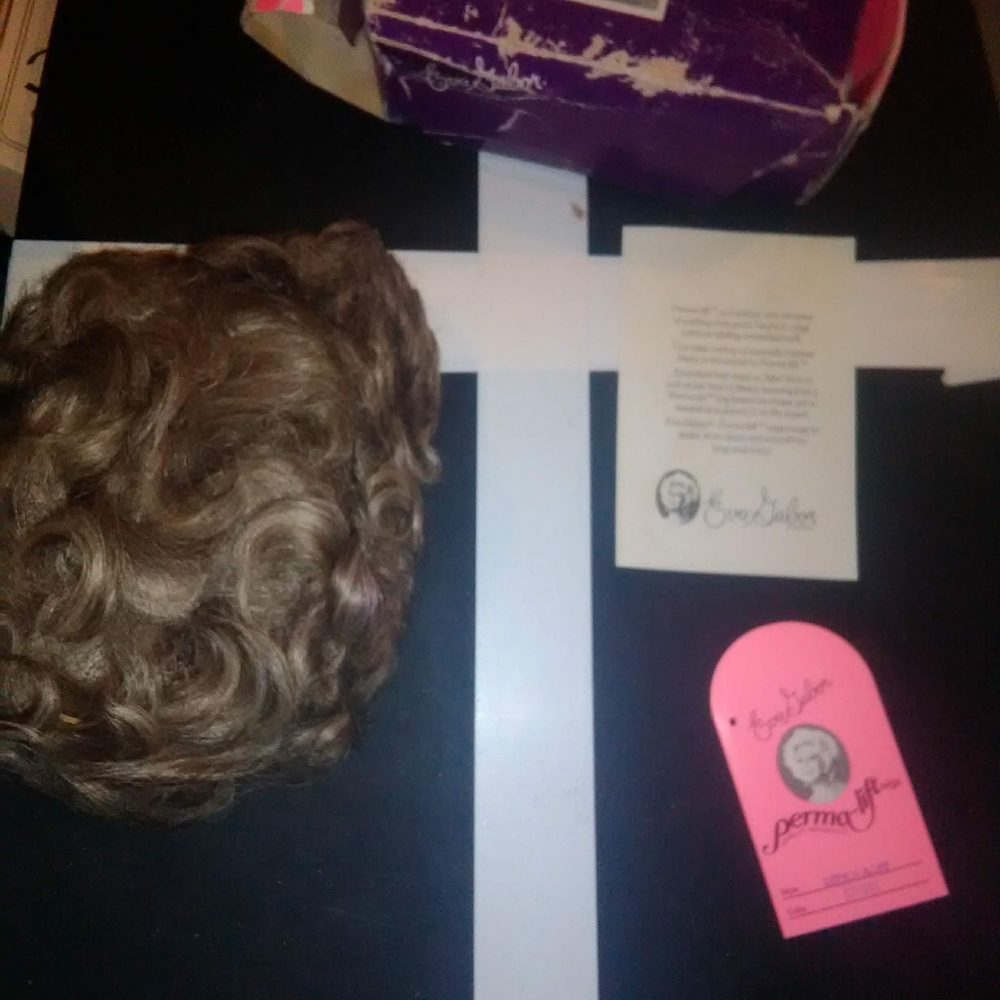 4 wigs for the price of one oEva Gabor wig-